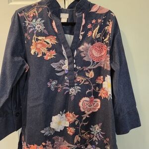 Chico’s Size 1  (US 8) No Iron Stretch Blouse Tunic Indigo Denim & Pink Floral
